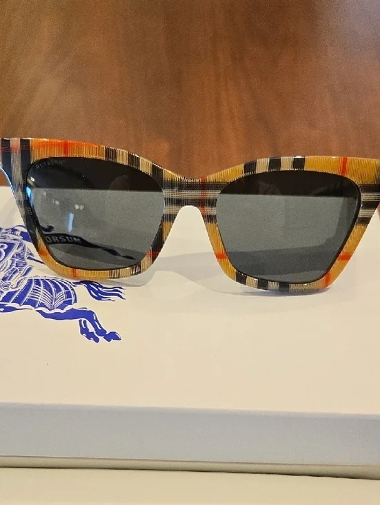 Burberry House Check Plaid Elsa Sunglasses - Picture 4 of 6